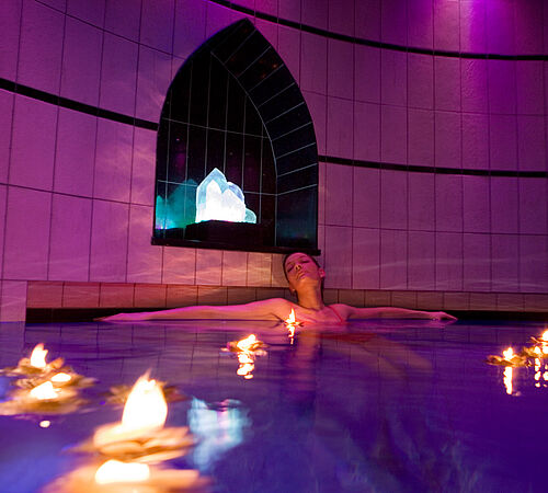 Salzgrotte mit Kerzen Wellnesshotel 5 Sterne Salzburg