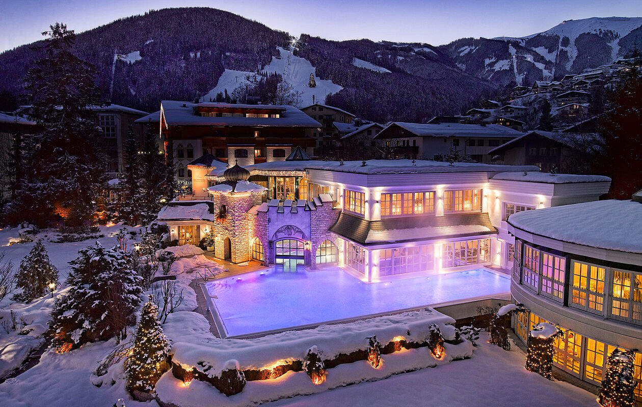 5 Sterne Hotel mit Pool im Winter
