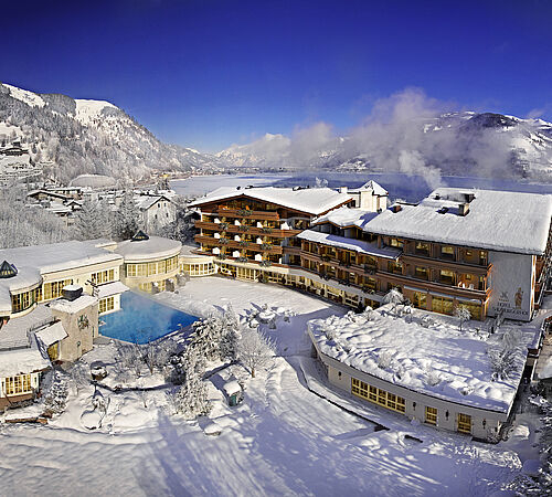 Aussenansicht Luxushotel Zell am See Winter