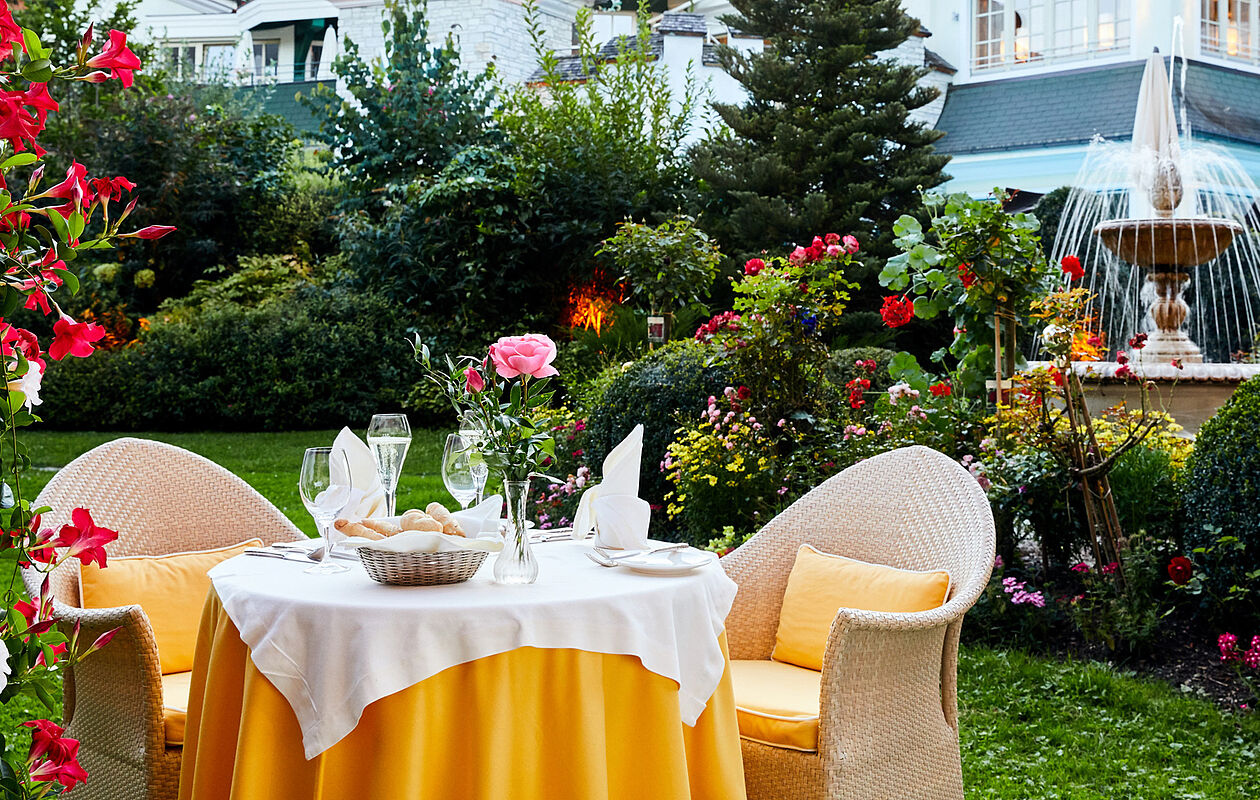 Speisen im Garten Luxushotel 