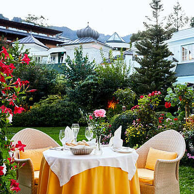 Speisen im Garten Luxushotel 