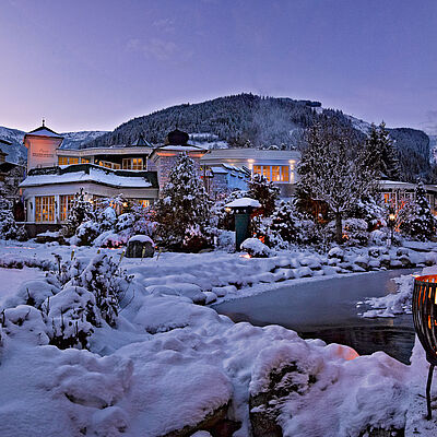 Salzburgerhof Zell am See Garten Winter Wellness Romantik