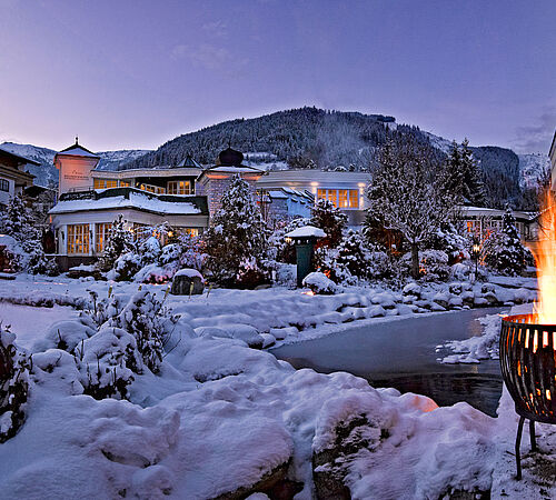 Salzburgerhof Zell am See Garten Winter Wellness Romantik